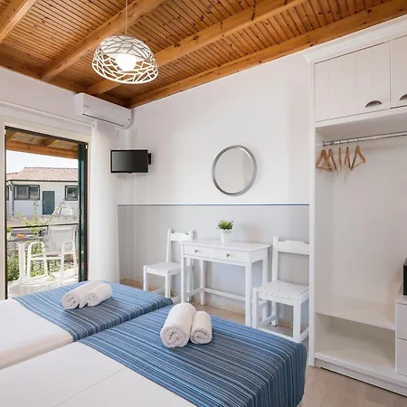 Bella Vista And Aparthotel Lixouri